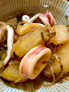 塩昆布で!イカと春大根の柔らか煮物-レシピのメイン写真