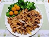 簡単今夜の夕飯！新玉葱豚こま生姜焼き主菜