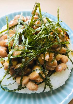 冷凍ごはん●ぺたんこ納豆海苔のせおにぎり-レシピのメイン写真
