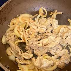 รูปของ 豚こま切れ肉の生姜焼き