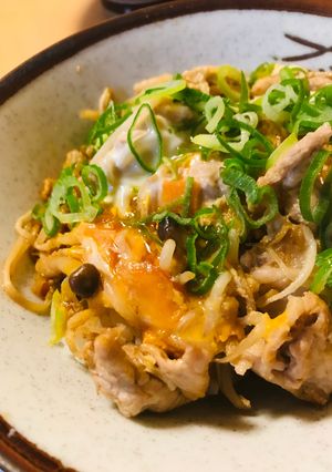 気軽に丼☆あまから●もやし豚玉丼-レシピのメイン写真