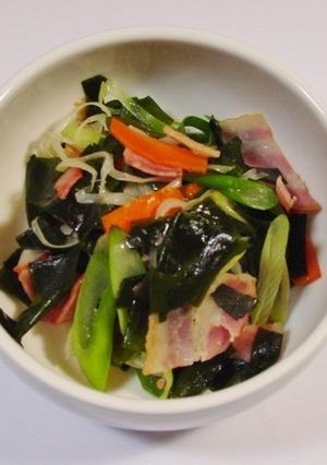 わかめとベーコンの炒め物-レシピのメイン写真