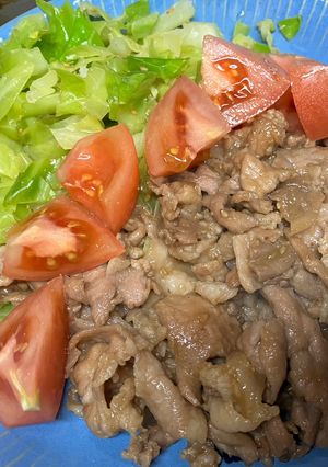 豚コマの塩糀焼きと茹でキャベツ-レシピのメイン写真