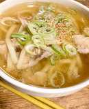 ねぎと塩とごまの豚こまうどん