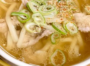 ねぎと塩とごまの豚こまうどん-レシピのメイン写真