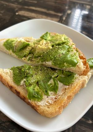 クリチとマッシュドアボカドのトースト🥑-レシピのメイン写真
