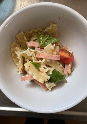 バジルとトマトとハムのサラダパスタ-レシピのメイン写真