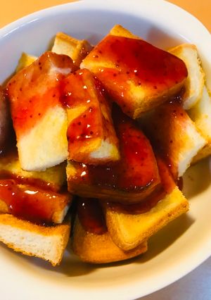 こまぎれトースト●ストロベリーソース-レシピのメイン写真
