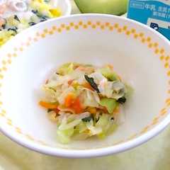 รูปของ 簡単給食　トマトドレッシングサラダ