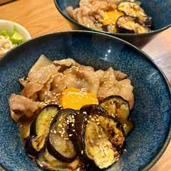 รูปของ 豚肉となすの照り焼き丼🍆