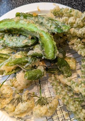 紫蘇バジル韮の花穂の天ぷら🍤オマケで四角豆万願寺-レシピのメイン写真