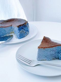 青いバスク風チーズケーキ-レシピのメイン写真