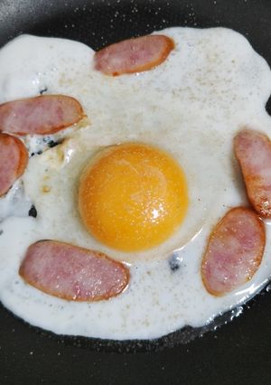薄切りウインナーエッグ＊目玉焼き-レシピのメイン写真