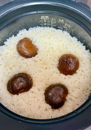 米と酒の蒸気で蒸すおかずを引き立てる極上椎茸ご飯-レシピのメイン写真