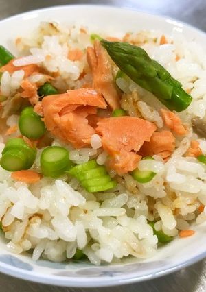 アスパラと塩鮭の炊込みご飯【JA福岡市】-レシピのメイン写真