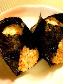梅とかつぶしのおにぎり(お弁当に最適!)-レシピのメイン写真