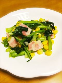 小松菜orほうれん草のバターコーン炒め-レシピのメイン写真