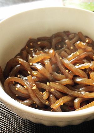 うま地味つまみ「糸蒟蒻のピリ辛炒め♪」-レシピのメイン写真