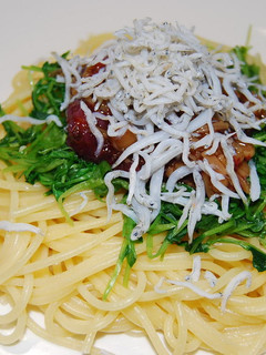 なめ茸と梅くらげとしらすと豆苗のパスタ-レシピのメイン写真