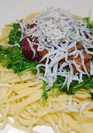 なめ茸と梅くらげとしらすと豆苗のパスタ-レシピのメイン写真