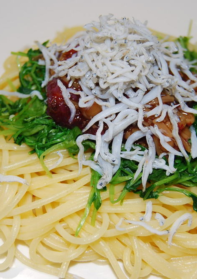 なめ茸と梅くらげとしらすと豆苗のパスタ-レシピのメイン写真