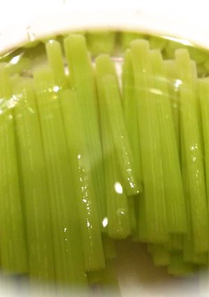 スッと綺麗に筋取り！ふきの茹で方と下処理-レシピのメイン写真