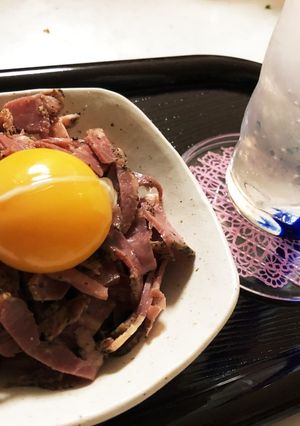 パストラミでおつまみ♪ユッケ風にしてみた-レシピのメイン写真