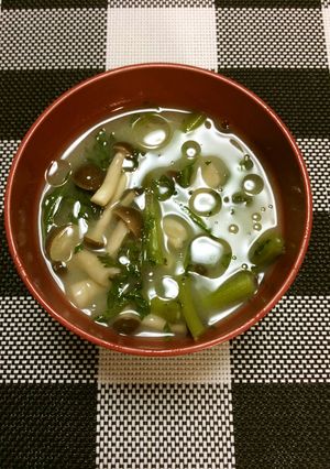 春菊とぶなしめじのお味噌汁-レシピのメイン写真