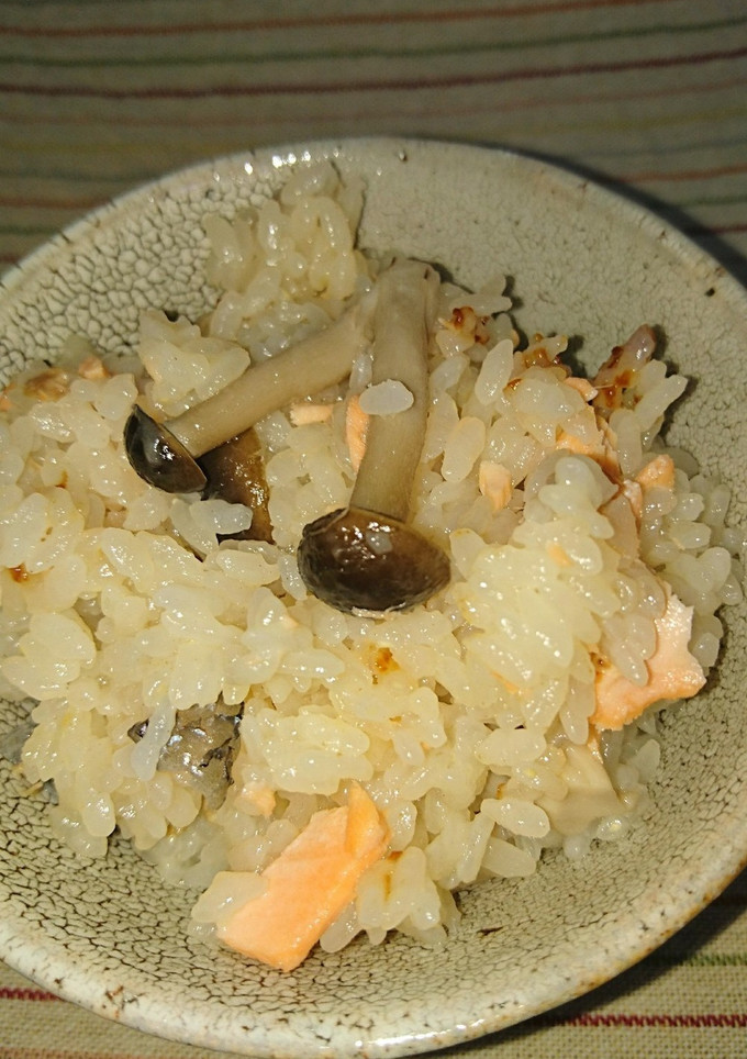 簡単！鮭と、しめじの炊き込みご飯-レシピのメイン写真