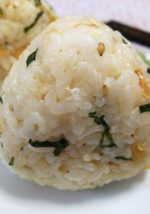 福神漬けとクリームチーズと大葉のおにぎり-レシピのメイン写真