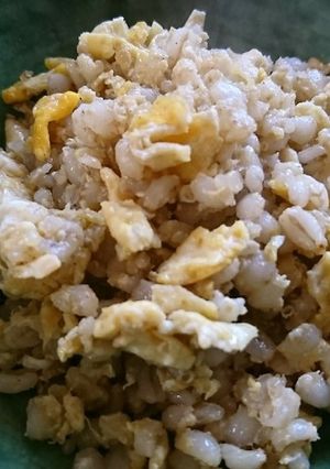 餅麦キヌア♥️卵炒飯・モチモチ食感が美味-レシピのメイン写真