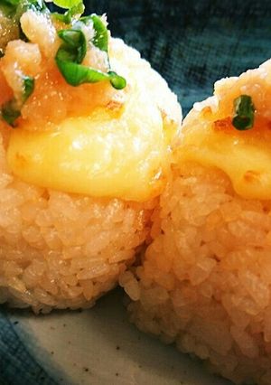 ちょっと豪華なめんつゆ焼おにぎり☆-レシピのメイン写真