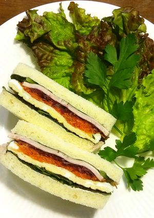 ハム、卵、赤からし菜のサンドイッチ-レシピのメイン写真