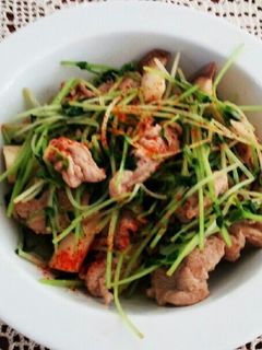 簡単♪豚肉と豆苗のエスニック風炒め-レシピのメイン写真
