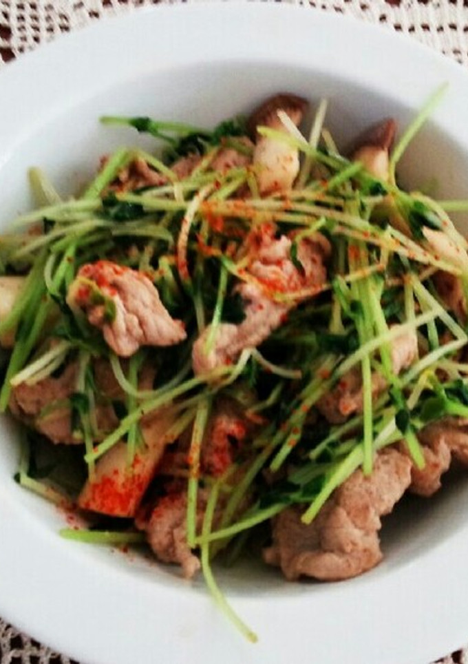 簡単♪豚肉と豆苗のエスニック風炒め-レシピのメイン写真