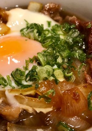 簡単！月見肉うどん！-レシピのメイン写真