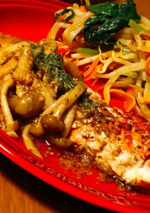 鮭のムニエル【きのこのバターソース】-レシピのメイン写真