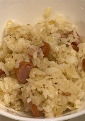 ごはんで簡単、ソーセージと玉ねぎのピラフ-レシピのメイン写真
