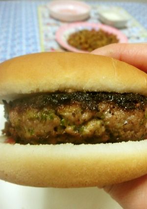 牛豚ミンチとブロッコリーのハンバーグ-レシピのメイン写真