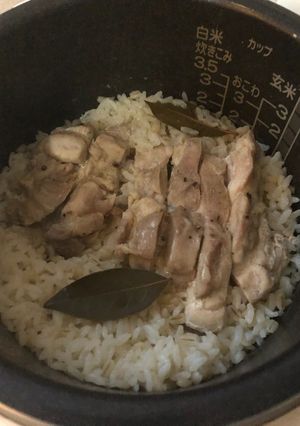 入れるだけで簡単★鶏もも丸ごと炊き込み-レシピのメイン写真