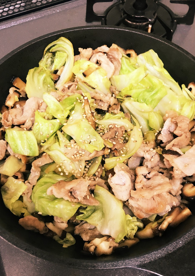 テキトー簡単！キャベツと椎茸の豚肉炒め-レシピのメイン写真