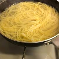 パスタ を オファー フライパン で 茹でる