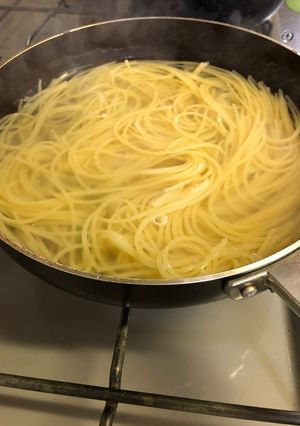 パスタ麺をフライパンで茹でる！-レシピのメイン写真