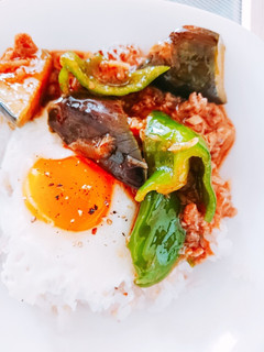 麻婆茄子と目玉焼きライス-レシピのメイン写真