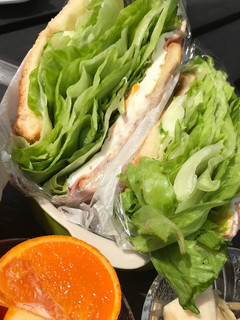 レタスたっぷりの卵ベーコンサンドイッチ-レシピのメイン写真