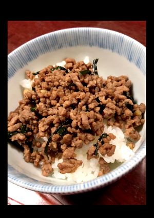 ニラと挽き肉炒め（丼）-レシピのメイン写真
