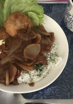 節約✴︎玉ねぎのみカレー（コロッケあり-レシピのメイン写真