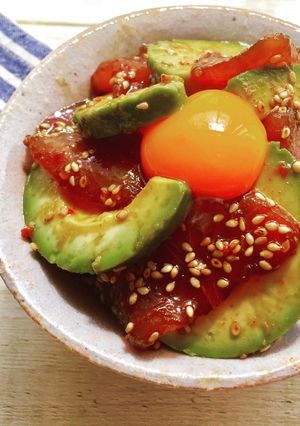 漬けるだけ♡マグロとアボカドのユッケ丼♡-レシピのメイン写真