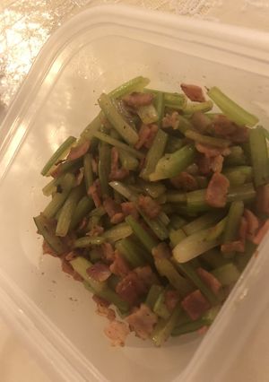 セロリとベーコンの炒め物-レシピのメイン写真