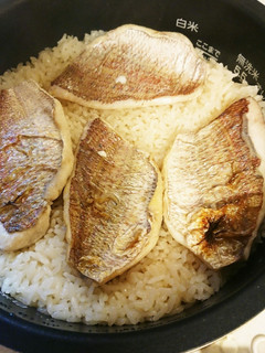 炊飯器で、簡単☆鯛めし-レシピのメイン写真